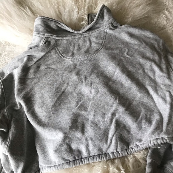 Fila Crop Top Grey Sweatshirt - Picture 7 of 9